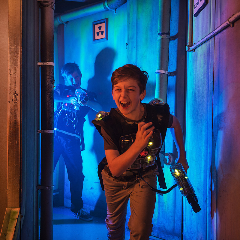 Lasertag im Schwarzlicht