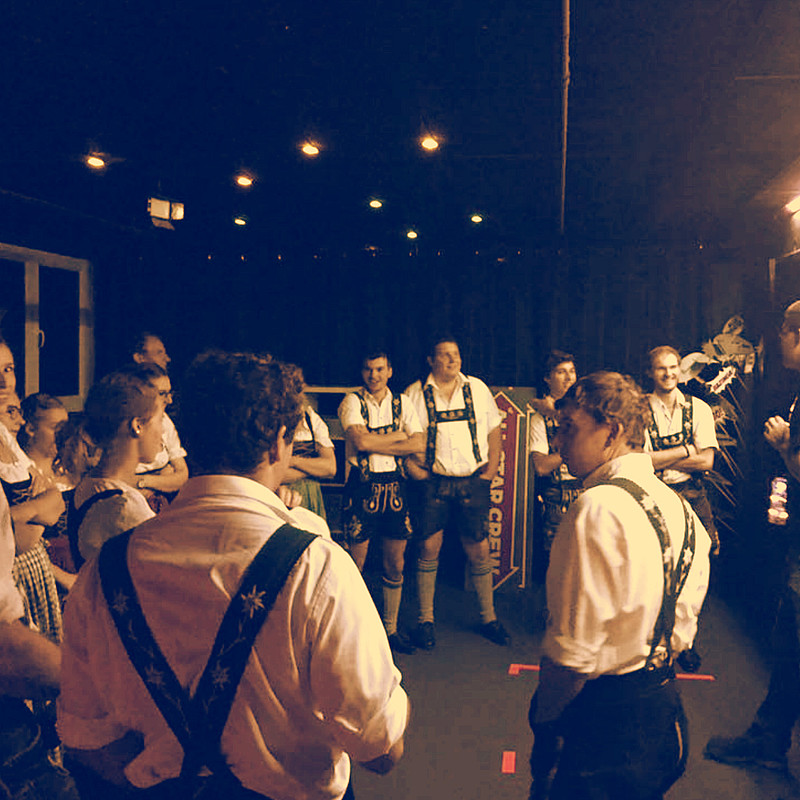 Lasertag im Schwarzlicht