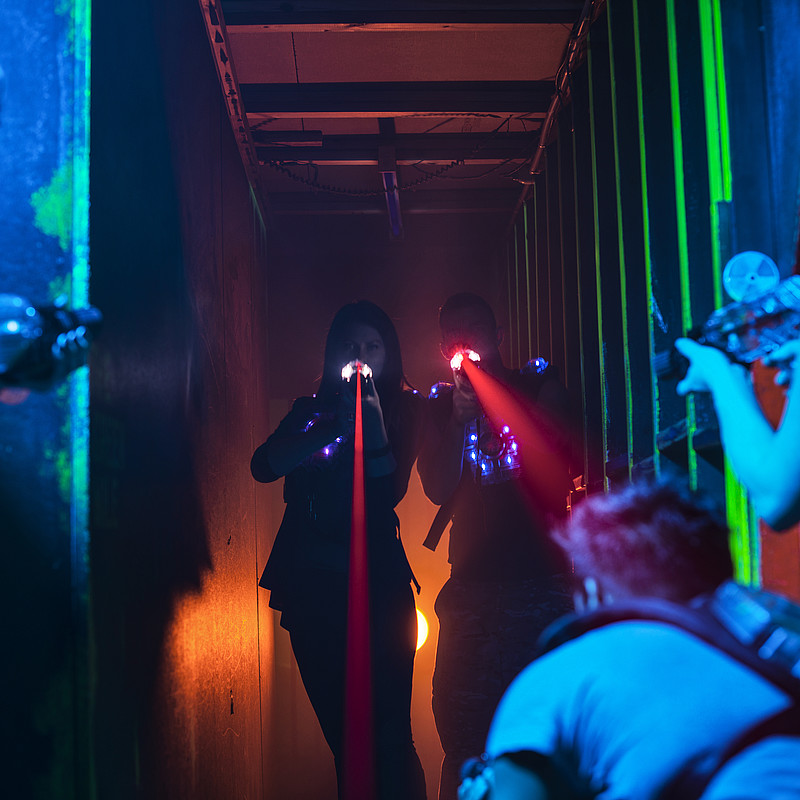 Lasertag im Schwarzlicht