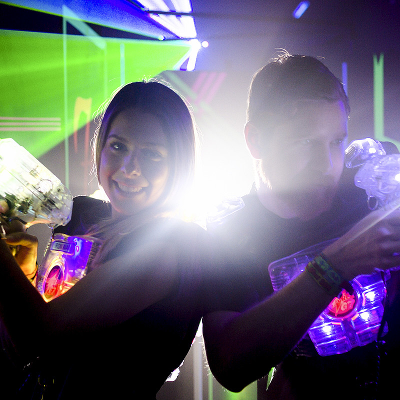 Lasertag im Schwarzlicht
