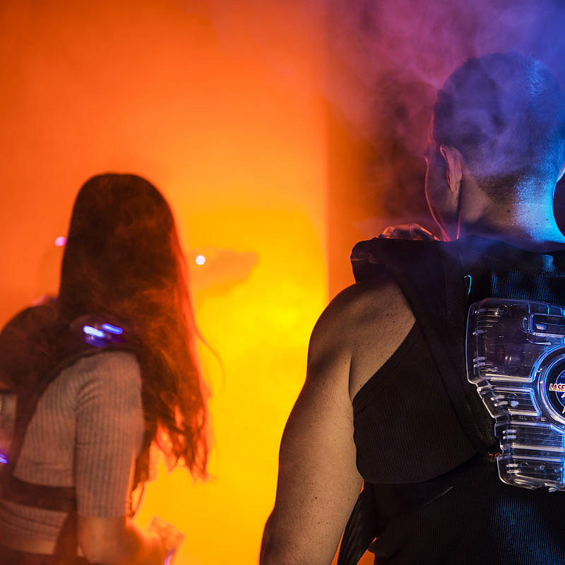 Lasertag im Schwarzlicht