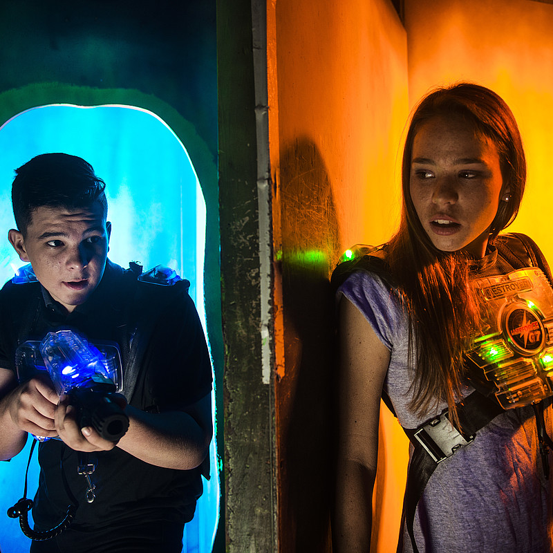 Lasertag im Schwarzlicht