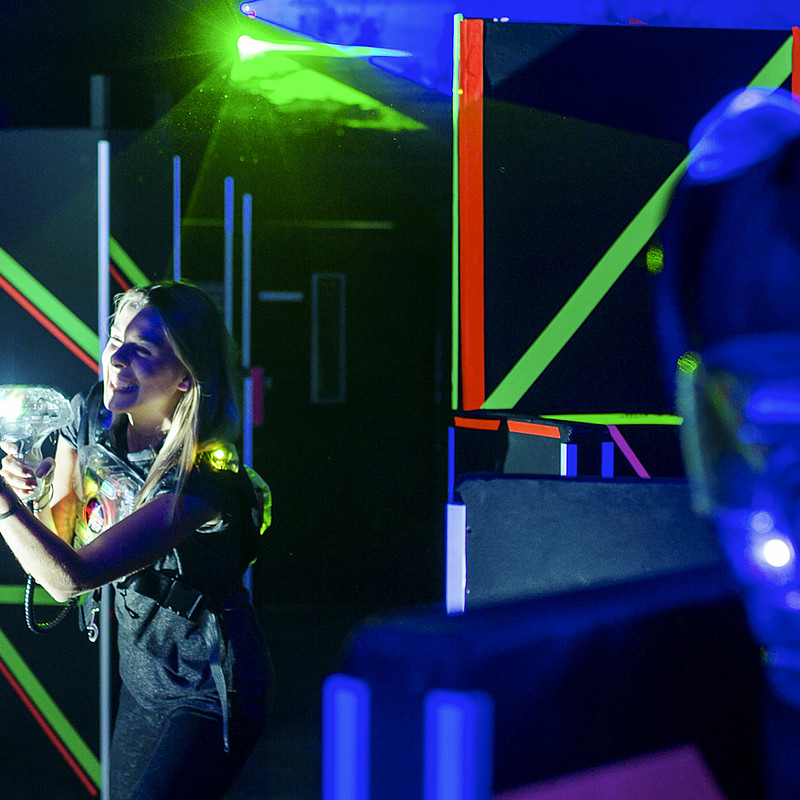 Lasertag im Schwarzlicht