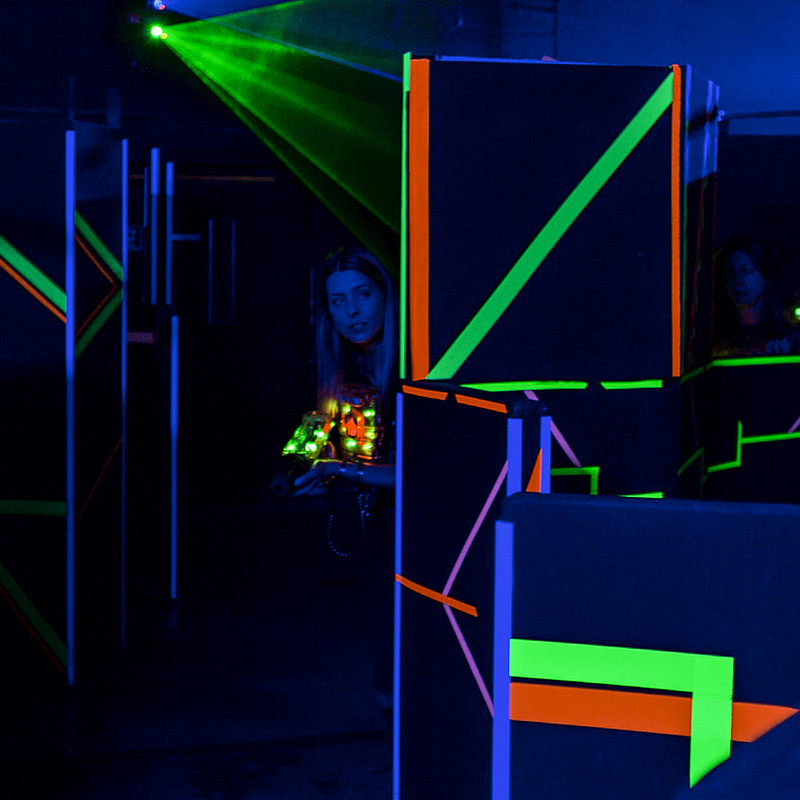 Lasertag im Schwarzlicht