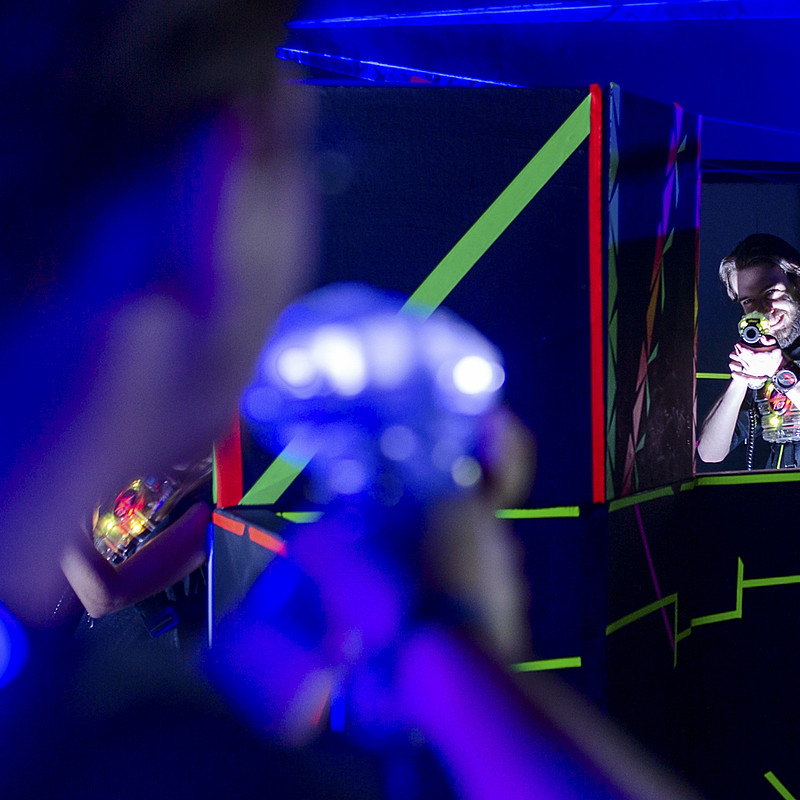 Lasertag im Schwarzlicht