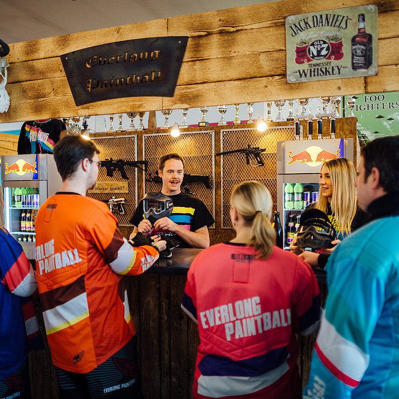 Gruppenausflug mit Paintball-Action