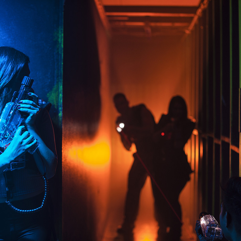 Lasertag im Schwarzlicht